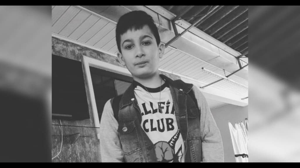 Menino de 10 anos morre após ser atropelado por ônibus enquanto andava de bicicleta
