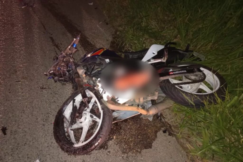 Motociclista morre após ter pé amputado em colisão frontal com carro