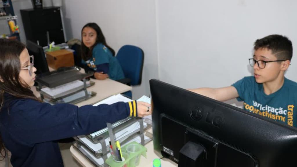 Escola municipal tem a primeira Cooperativa de Crédito Escolar do Brasil