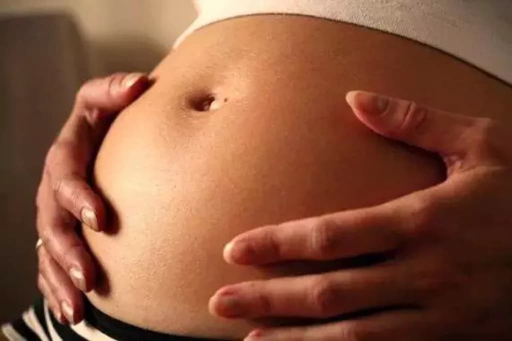 Ex-marido tenta esfaquear mulher grávida de quatro meses