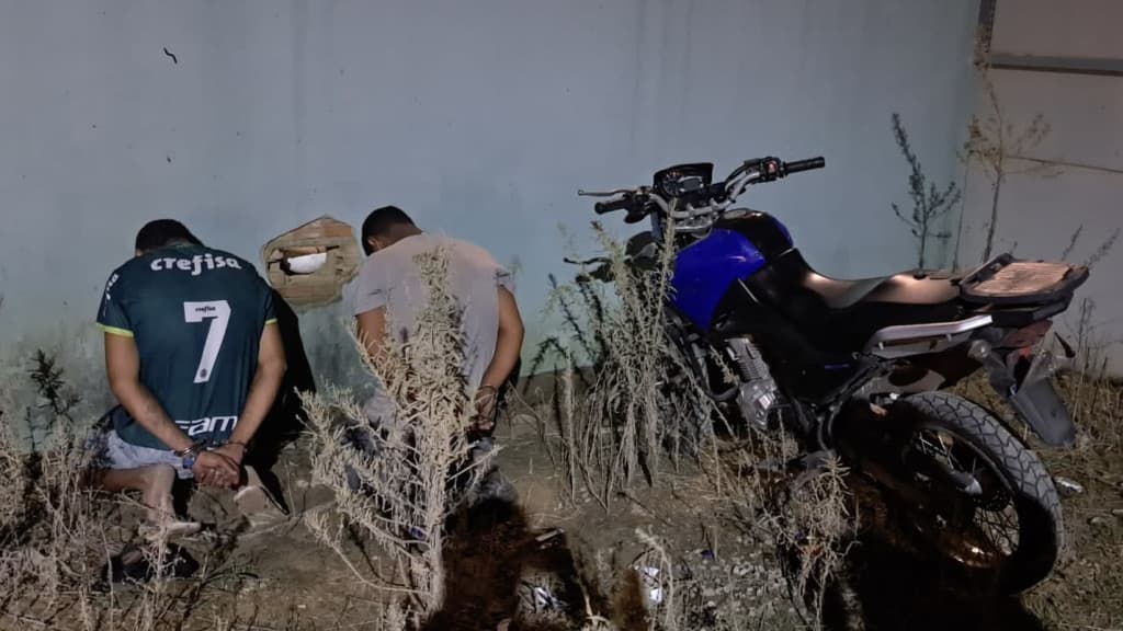 Bandidos assaltam vigilante à mão armada em Itapema e acabam presos
