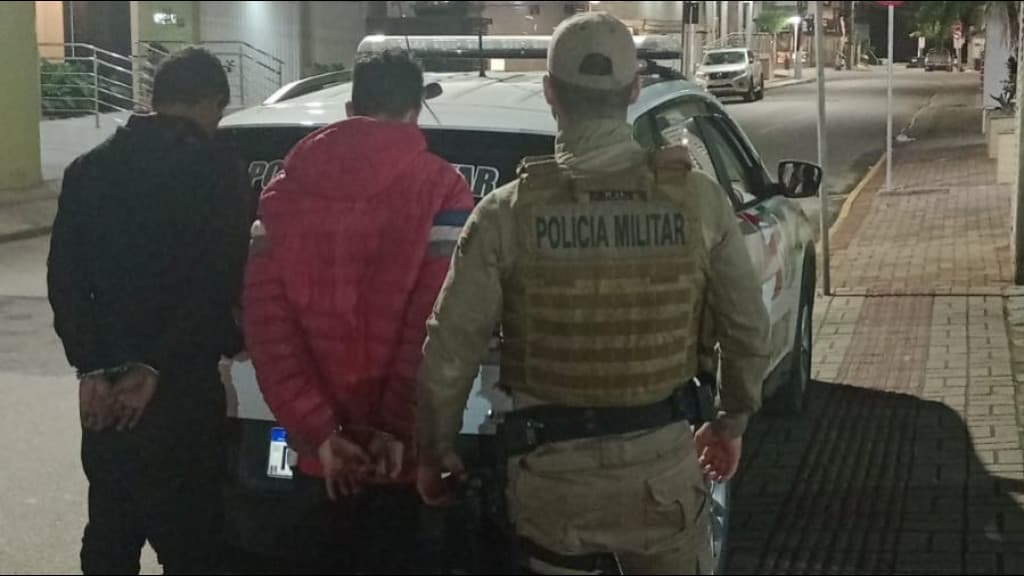 Dupla é presa com maconha e ecstasy em Itapema