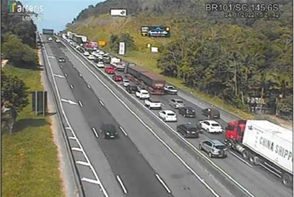 Rodovias de SC apresentam lentidão nesta segunda-feira (2)