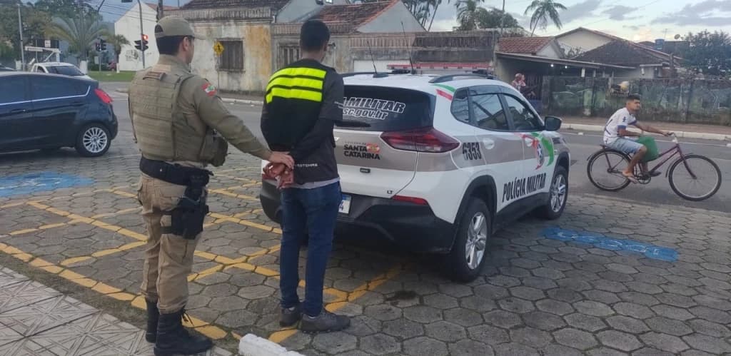 Motoboy vai trocar cheque em Tijucas e tem desfecho surpreendente