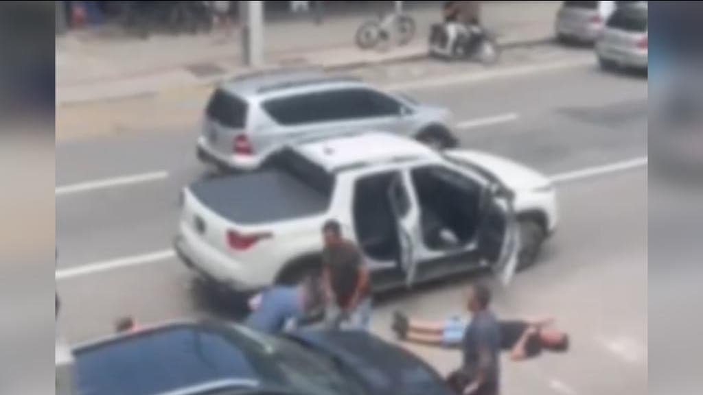 Briga de trânsito termina em pancadaria, em Itapema