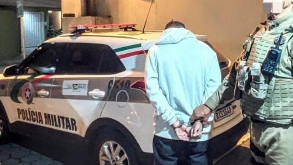 “Mula do tráfico” se dá mal em Porto Belo e acaba presa