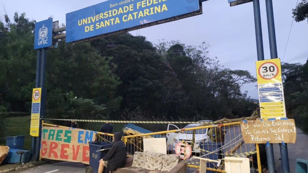 Aulas na UFSC voltam na segunda-feira após 45 dias de greve dos professores