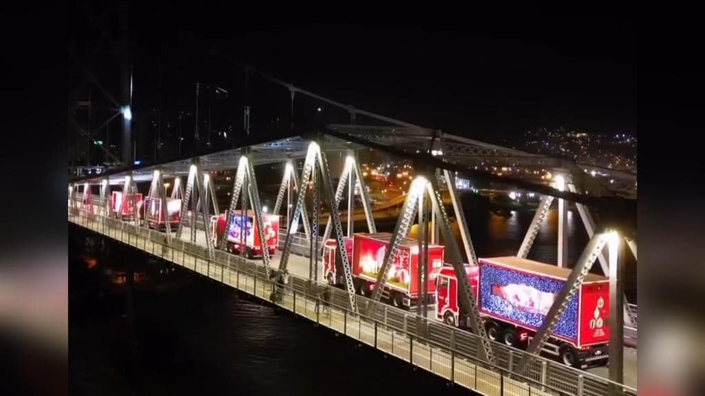 Magia do Natal chega em SC com caravana da Coca-Cola