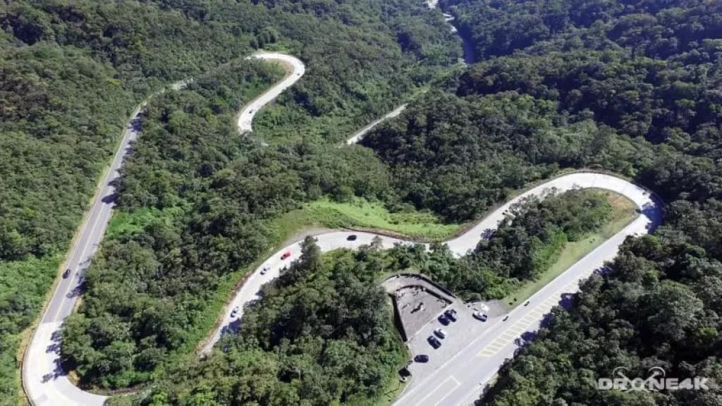 Obra de contenção é realizada na curva do bambu da Serra Dona Francisca
