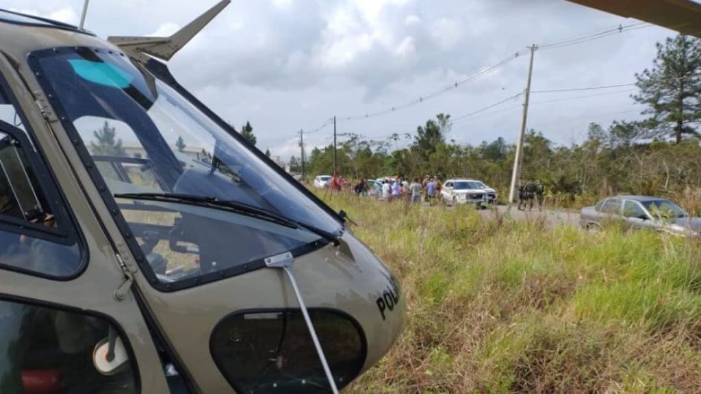 Ladrão é linchado por moradores após roubar loja com arma falsa