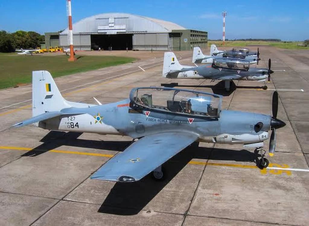 Suspeita de avião da FAB ter caído entre Canelinha e Biguaçu