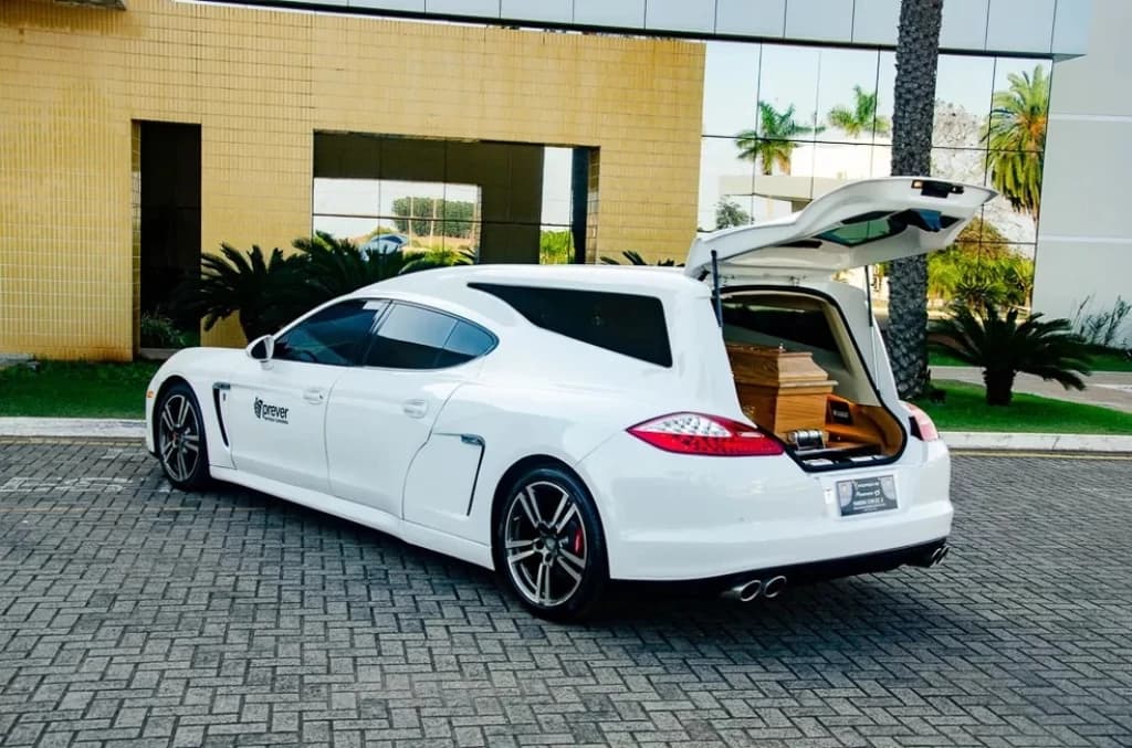 Porshe vira carro funerário em SC