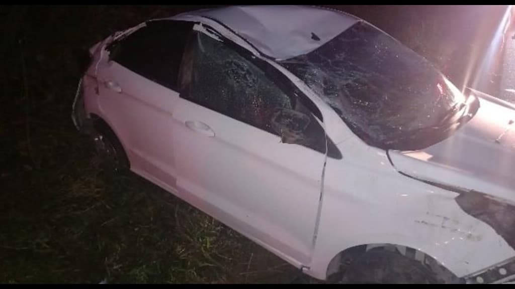Jovem de 19 anos perde controle do carro e capota em Nova Trento