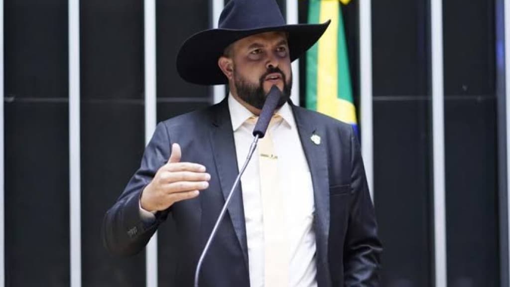 Moraes autoriza Zé Trovão a tirar tornozeleira e a reativar redes sociais