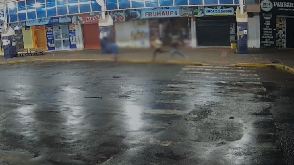 Conflito em terminal de ônibus termina com jovem assassinado