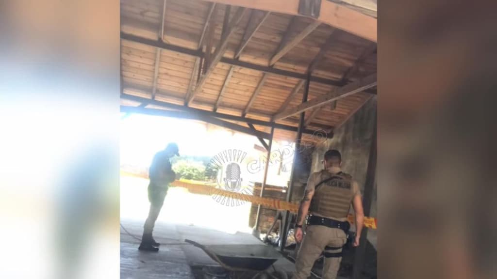 Idoso é encontrado morto em varanda de residência