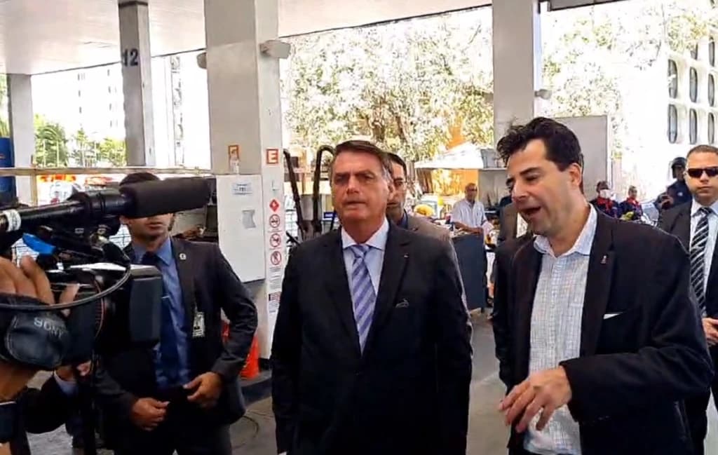 Bolsonaro garante diminuição do preço de combustíveis