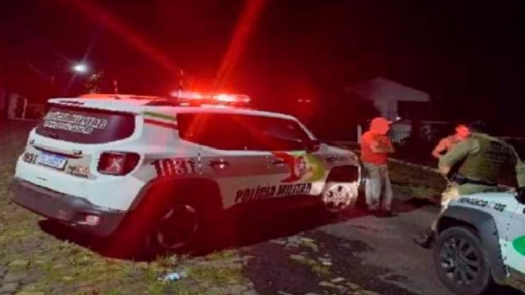 Foragido se joga na frente de viatura e pede para retornar à prisão