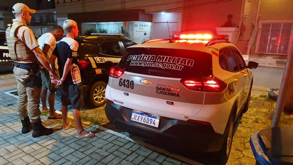 PM flagra tráfico em “biqueira” no Centro de Tijucas