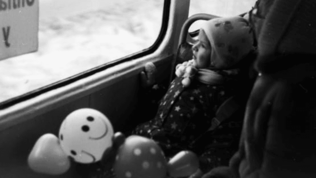 Criança que apresentou epilepsia após ser atingida por porta de ônibus será indenizada
