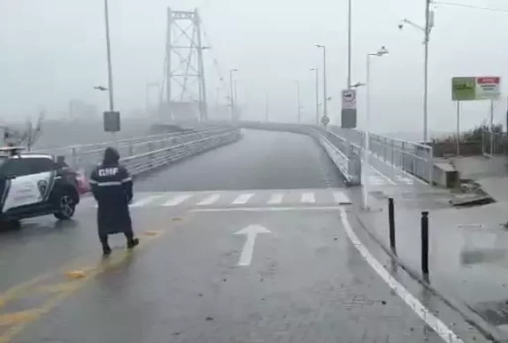Prefeito de Florianópolis pede para que população evite sair de casa por causa da chuva