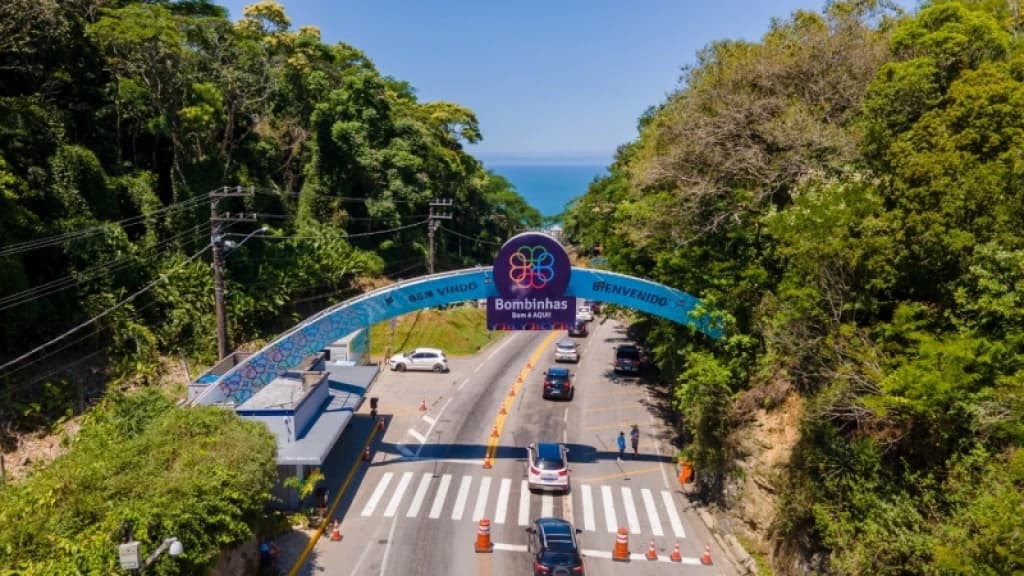 Bombinhas divulga novo horário de entrada de ônibus e caminhões