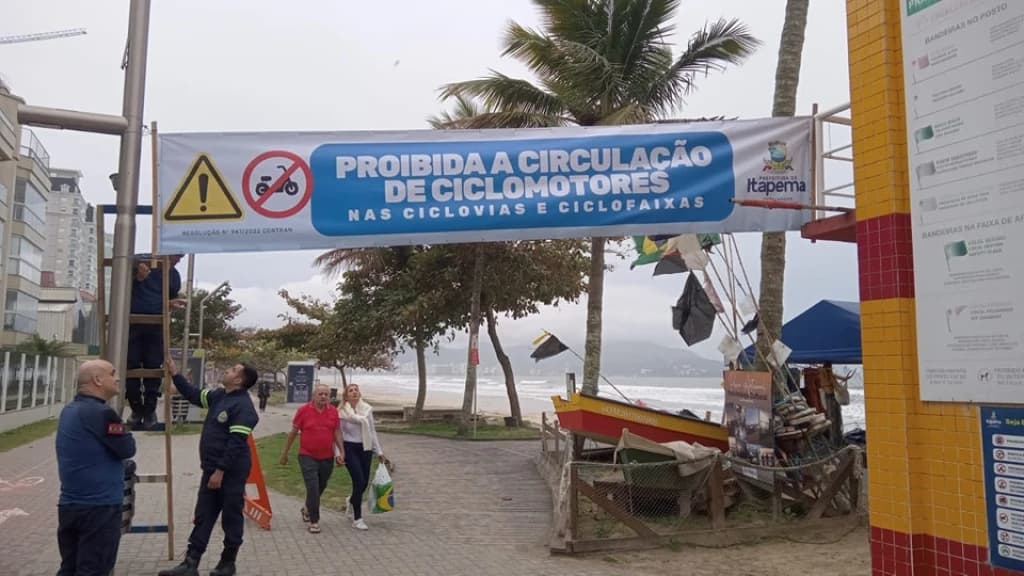 Ciclomotores estão proibidos de circular no calçadão da Meia Praia