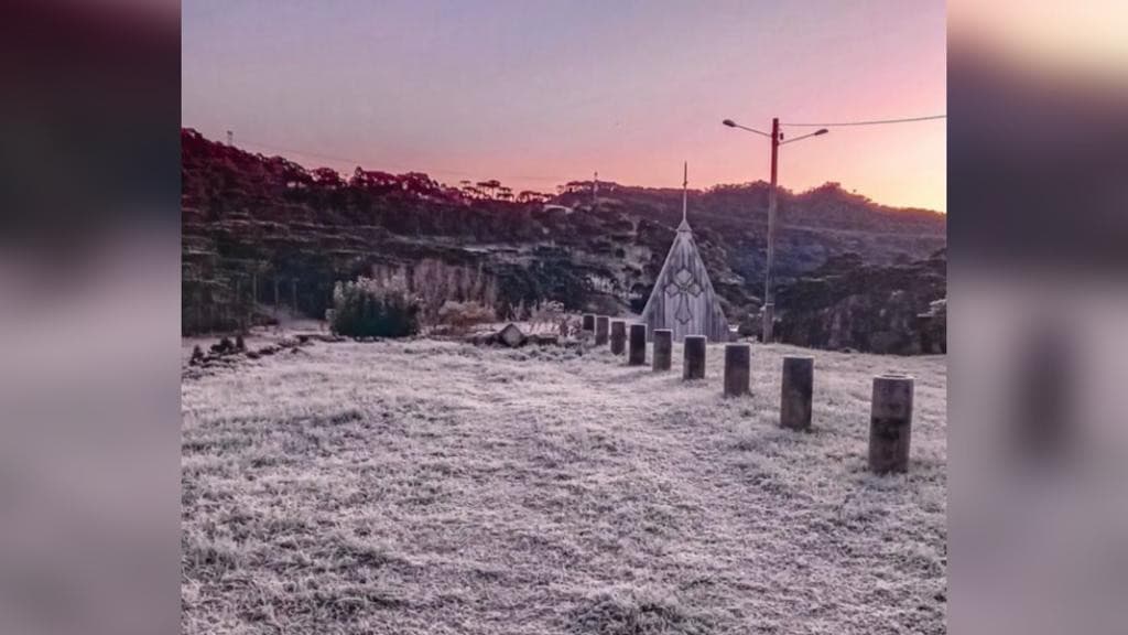 Serra catarinense marca -3°C e amanhece “branquinha”