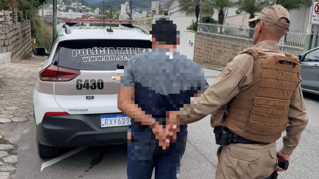 Homem é preso após ameaçar dono de frigorífico com arma de fogo em São João Batista