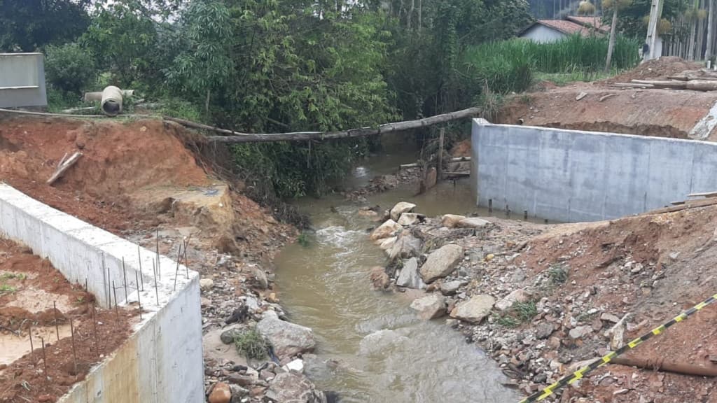 Em Tijucas, a Ponte do Rio Que Cai