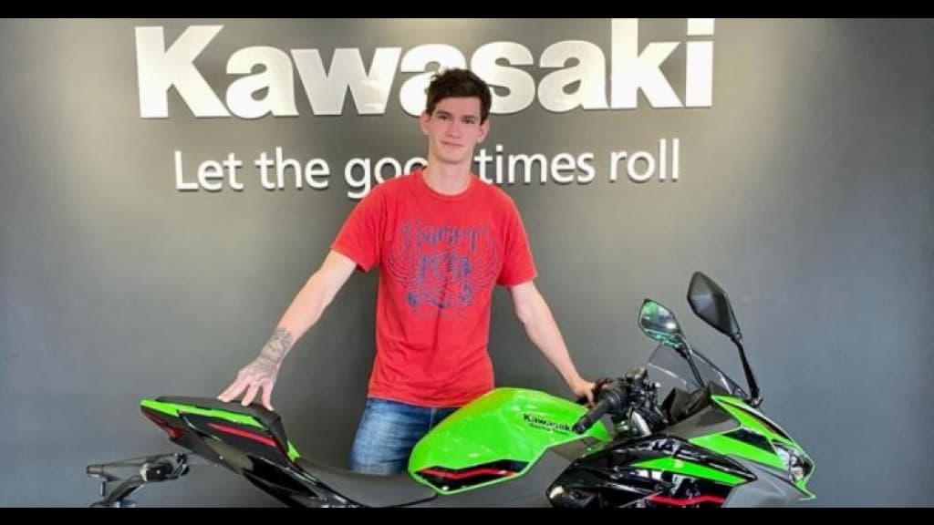 Jovem motociclista de Blumenau morre no hospital após acidente