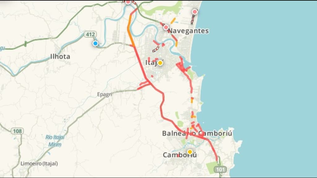 Acidente deixa trânsito caótico na BR-101com fila de 25km