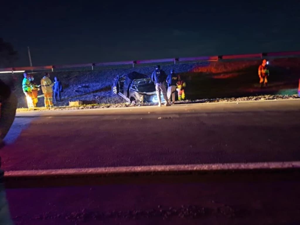 Homem morre após capotar Hilux na BR-101