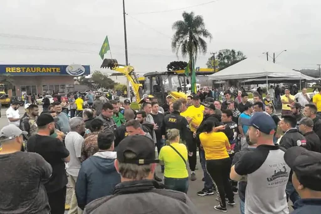 PRF diz para manifestantes que “não vai fazer nenhuma multa”