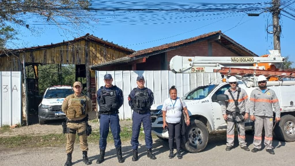 Homem é preso após polícia descobrir poluição, furto de energia e adulteração de veículo em Itapema