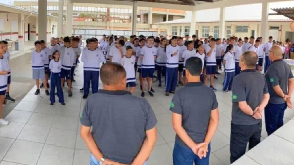 Governo de SC não cumpre promessa e Escola Cívico Militar encerra atividades