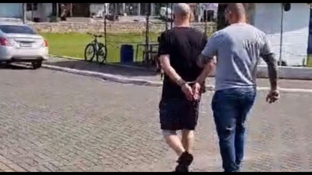 Homem é preso por aliciar adolescentes e incentivar atos sexuais com animais em troca de dinheiro