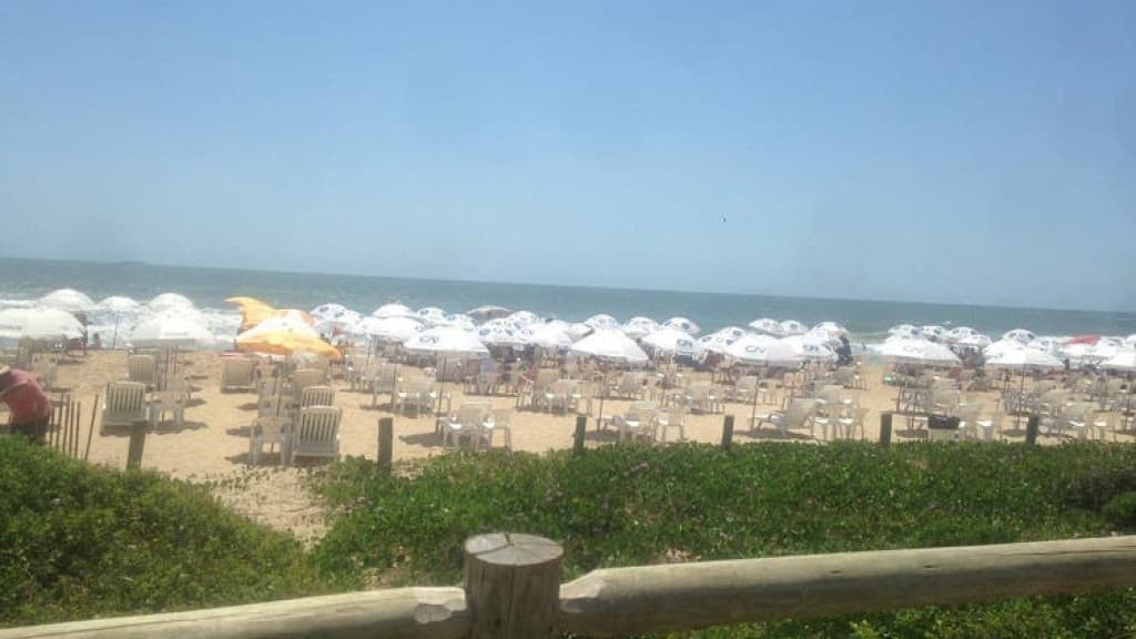 Itajaí proíbe cobrança por mesas e cadeiras em bares e restaurantes de praias