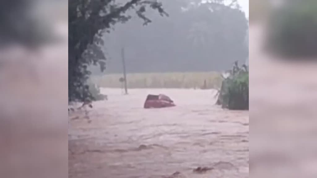 Idoso morre após carro ser levado pela correnteza em SC