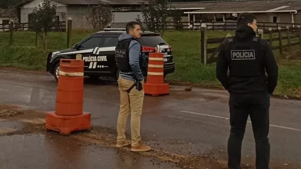 Acusado de se masturbar em carro diante de escolas é preso