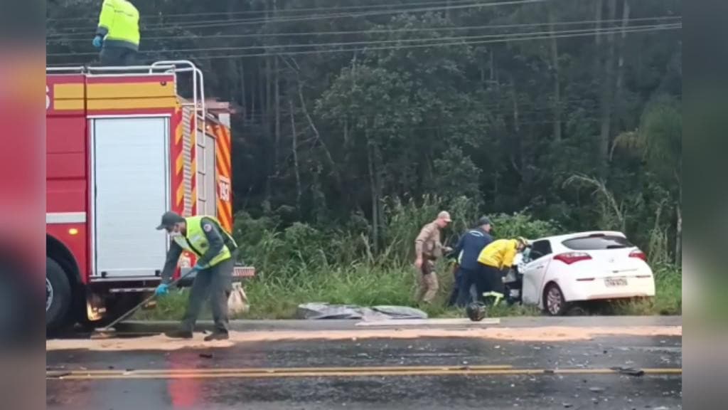 Colisão frontal na SC-410 deixa um morto e três feridos em São João Batista