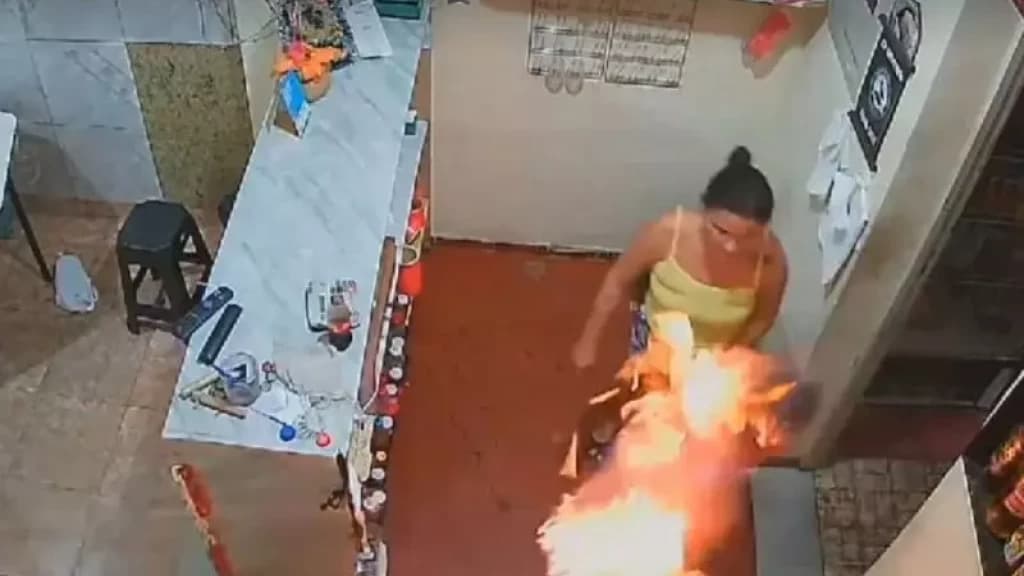 Mulher ateia fogo no marido dentro de bar