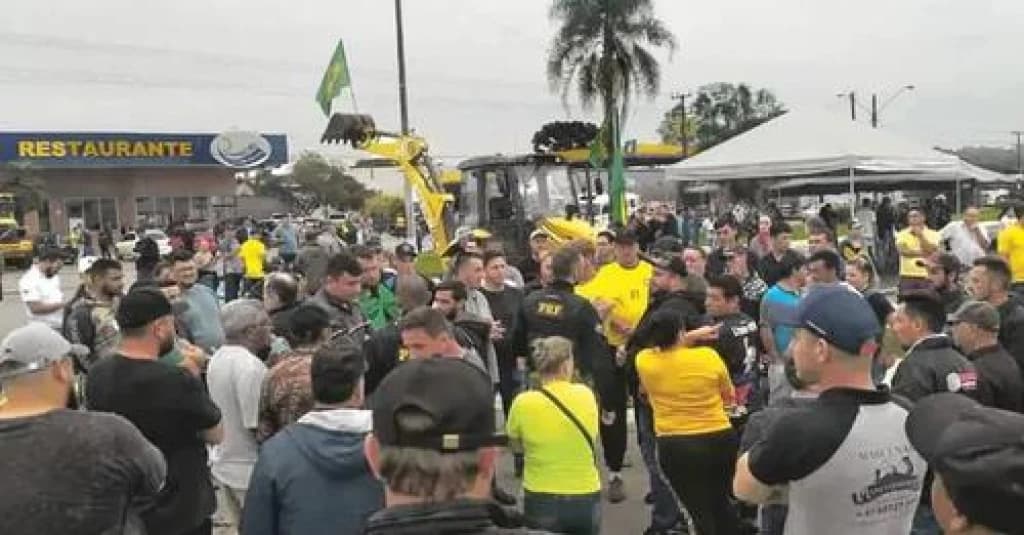 Rodovias de SC seguem bloqueadas nesta quarta; veja a lista