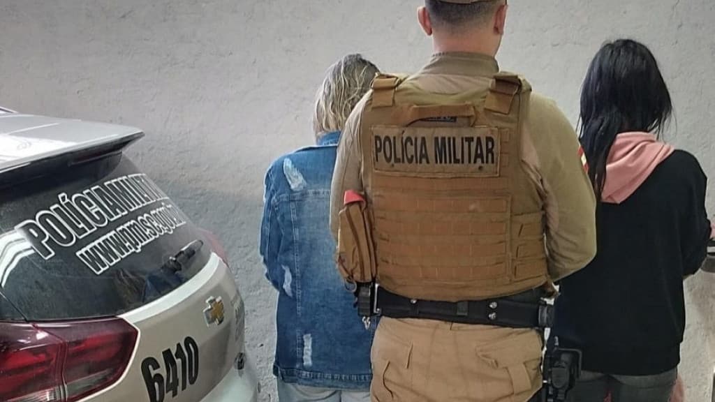 Criminosas são presas após furtarem celular em Nova Trento