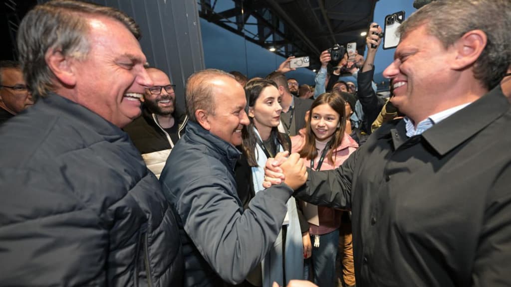 Bolsonaro: Jorginho é o melhor governador do Brasil, mas Tarcísio é mais bonito