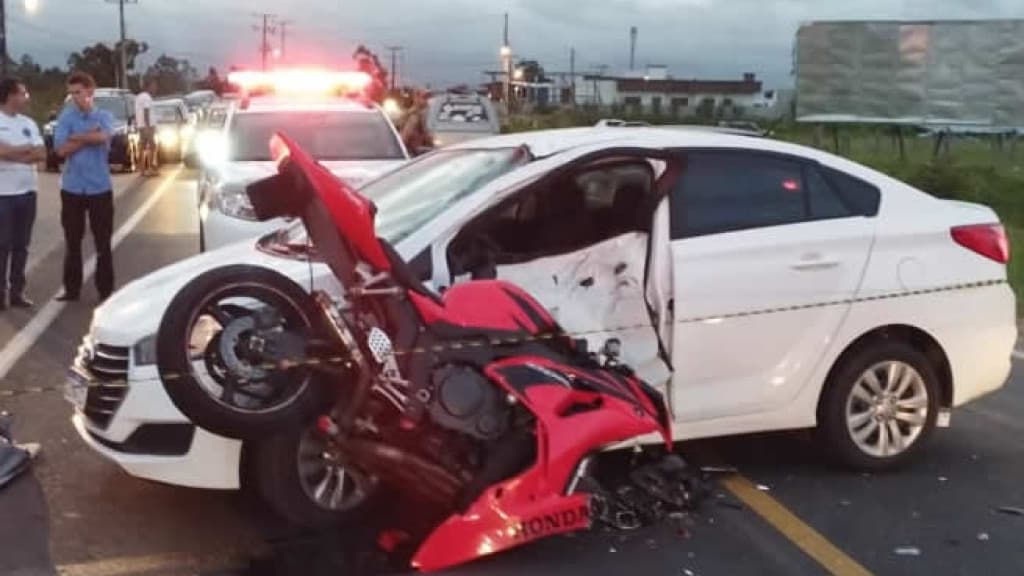 Colisão entre carro e moto mata duas pessoas na SC-290