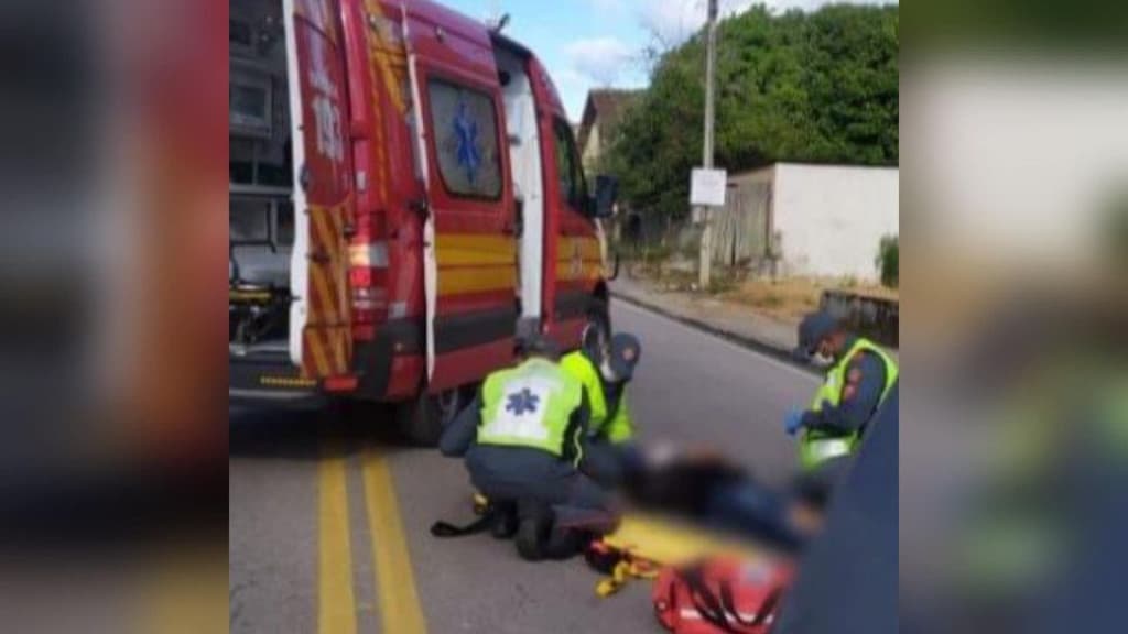 Motociclista fica ferido após colidir com carro em Brusque