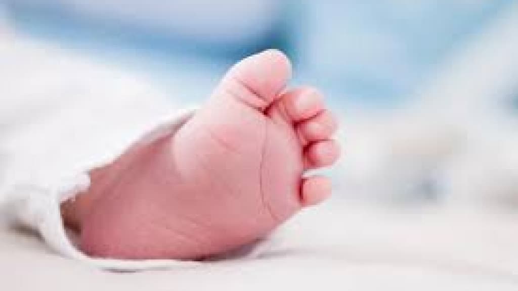 Bebê de quatro meses morre engasgado com leite materno