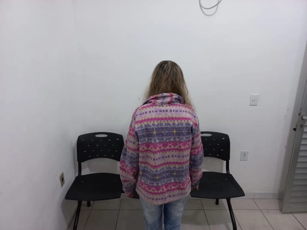 Mulher com mandado de prisão em aberto é presa em Tijucas