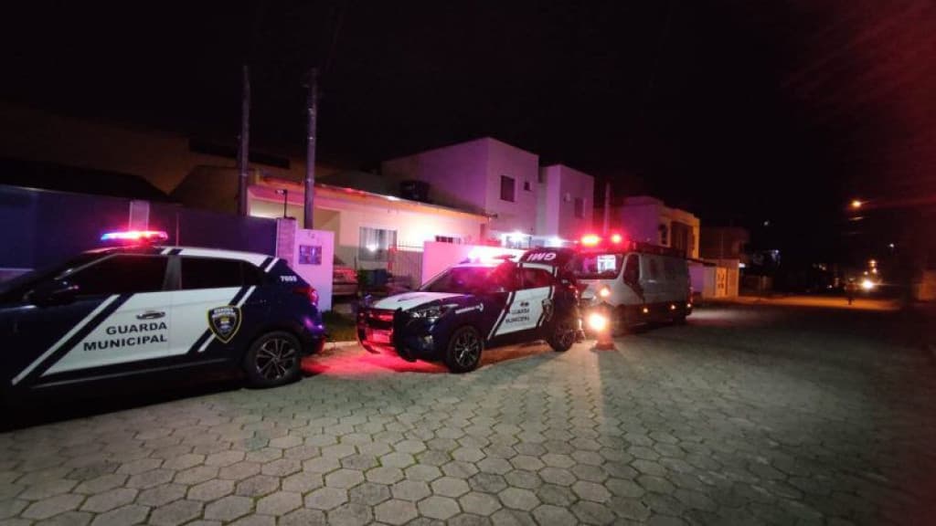 Mulher é presa após tentar matar o marido a facadas em Itajaí